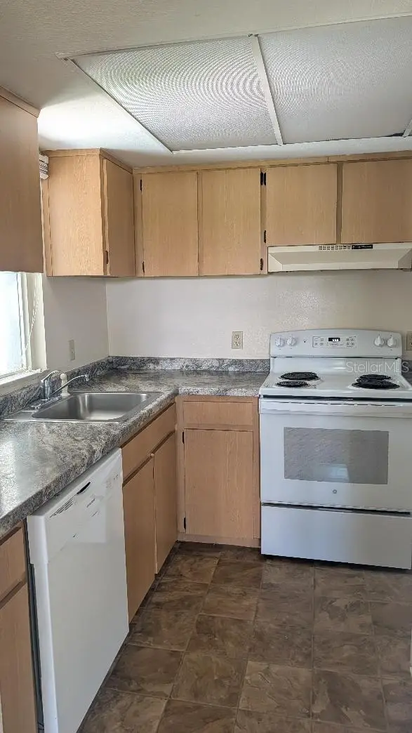 458 Fairways Circle #201, FL