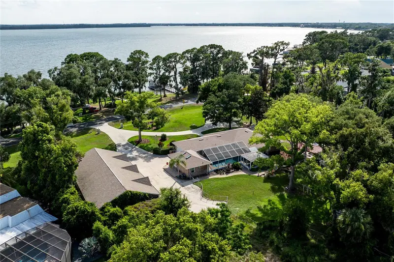 32834 Lakeshore Dr, FL