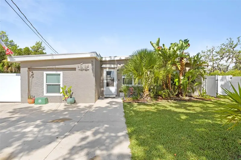 5041 Maplewood, FL
