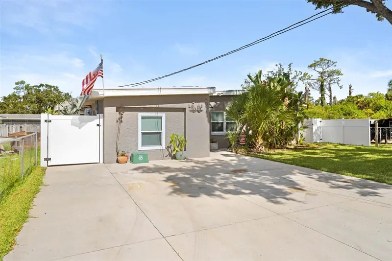 5041 Maplewood, FL