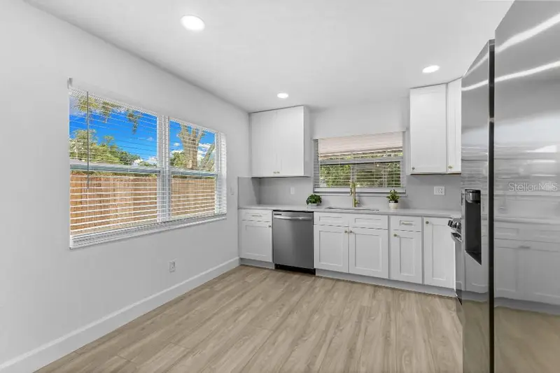 5690 25th Street Cir E, FL