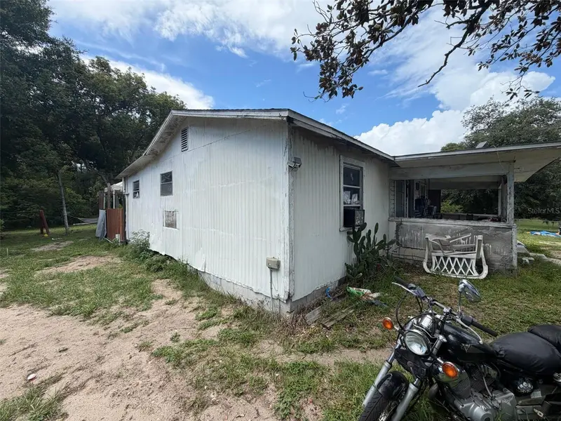 1724 S Us 301, FL