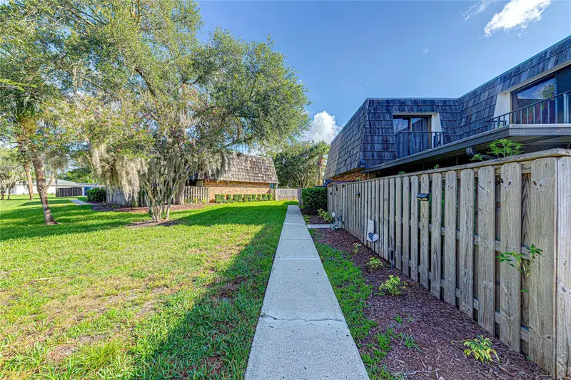 921 Royal Oak Blvd, FL
