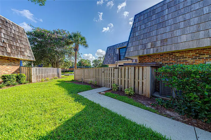 921 Royal Oak Blvd, FL