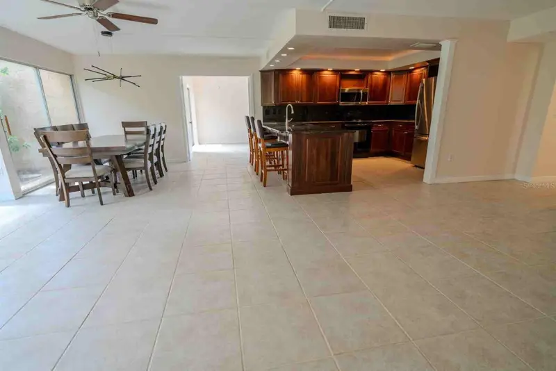 225 Country Club Dr #D142, FL