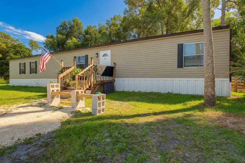 935 S Crystal Grove Pt, FL