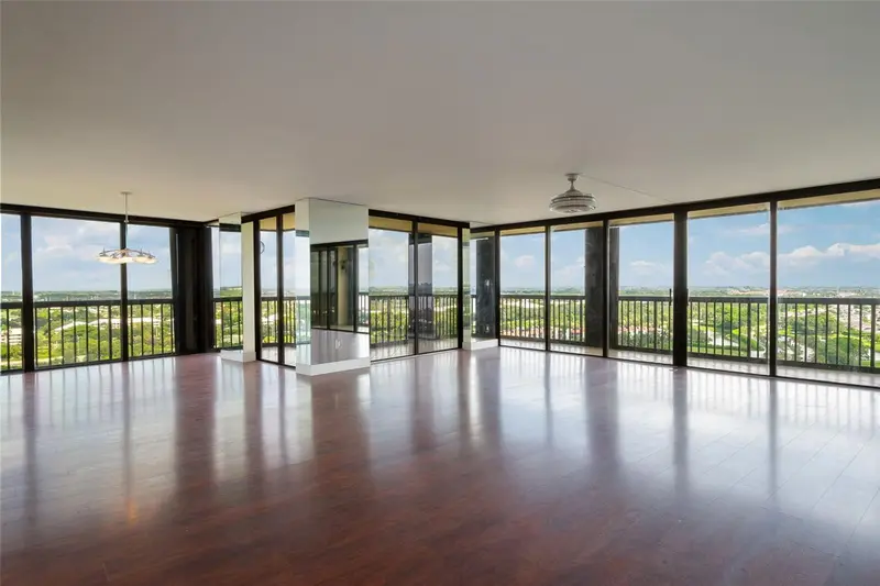 2480 Presidential Way #1801, FL