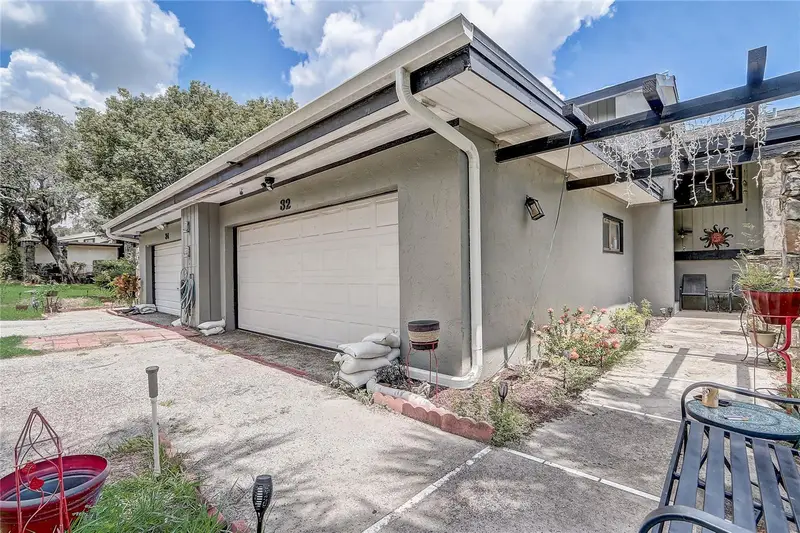 32 Nottingham Way, FL