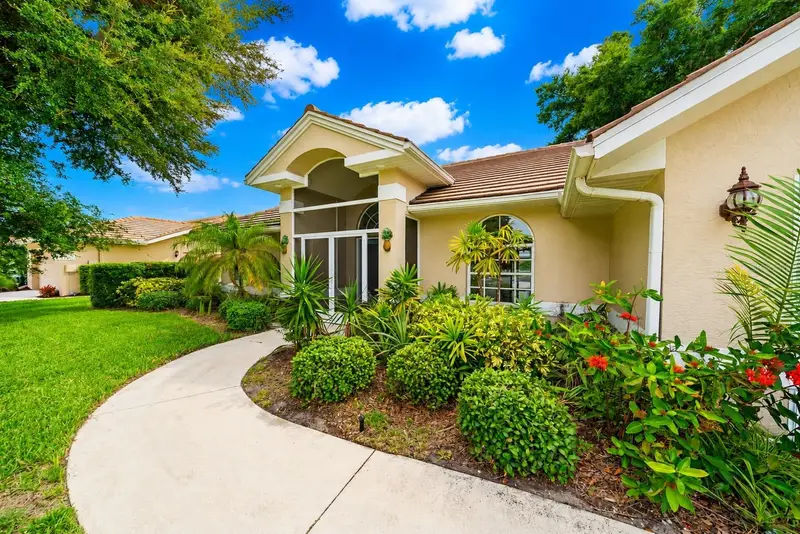 555 Park Estates Sq, FL