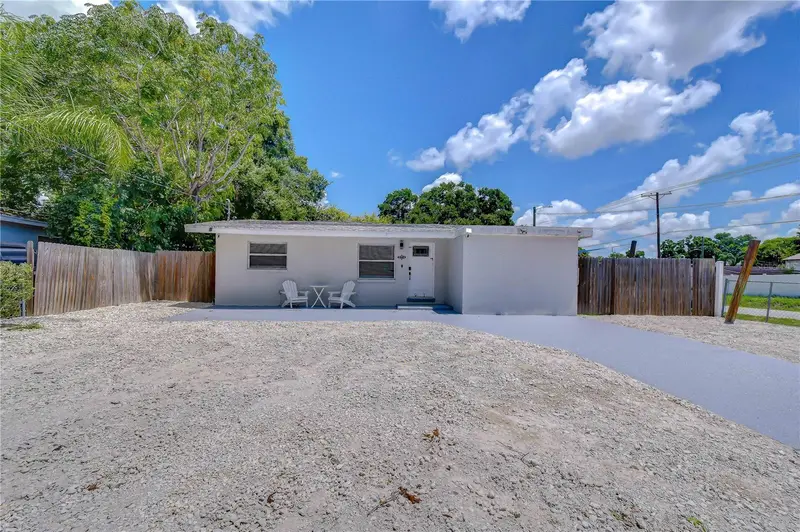 2714 E 98th Ave, FL