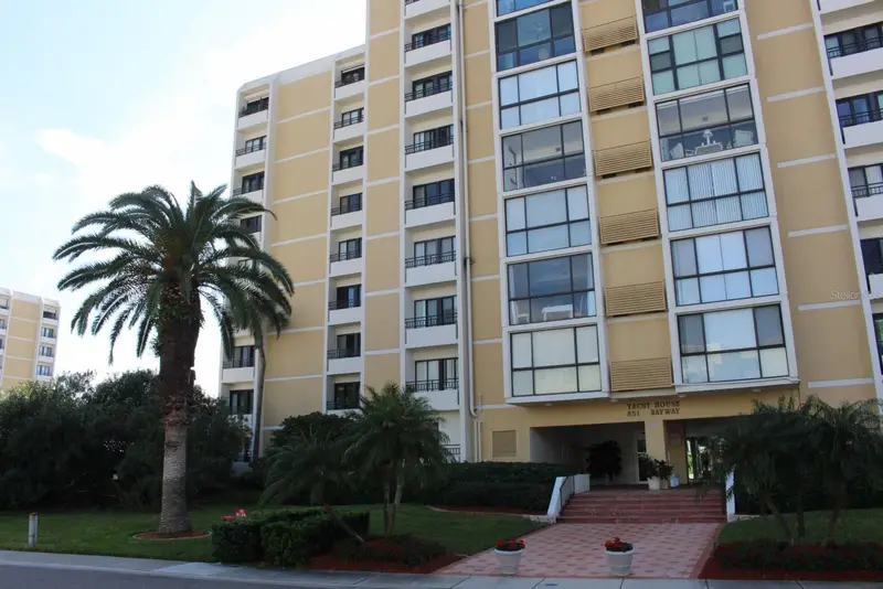 851 Bayway Blvd #101, FL