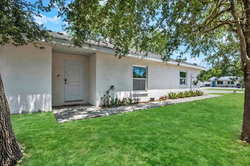 2011 Outer Dr, FL