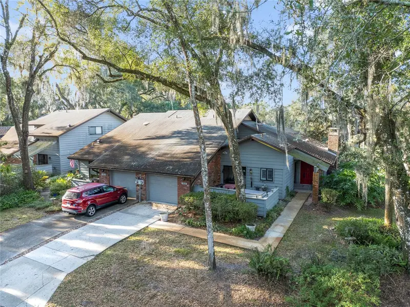 906 Village Green Rd, FL
