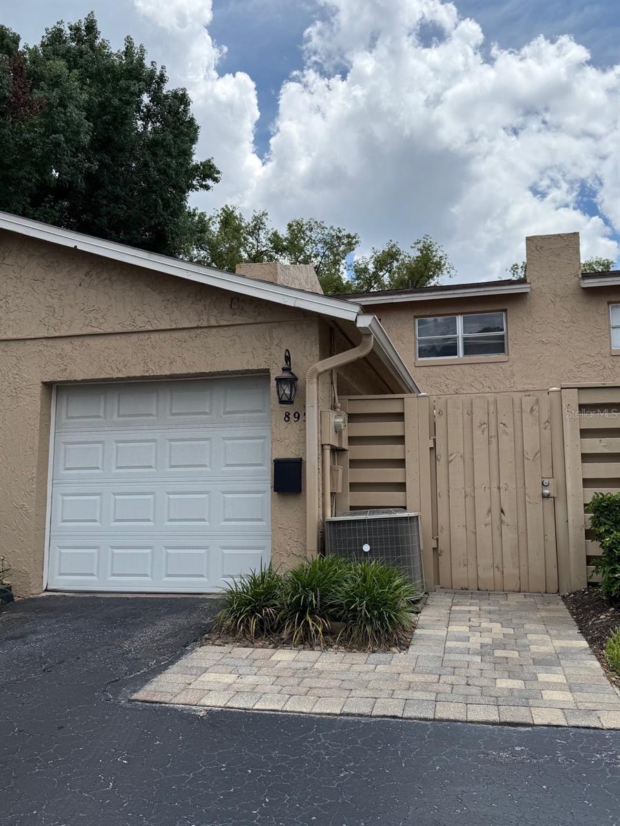 895 Park Lake Cir #75, FL