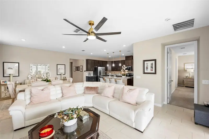 608 Hennepin Loop, FL