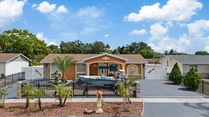 8318 Drycreek Dr, FL