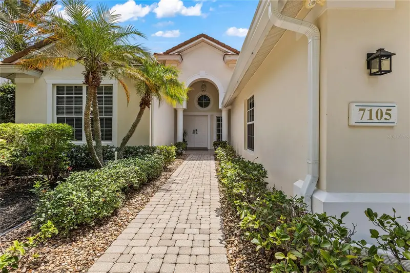 7105 Victoria Cir, FL