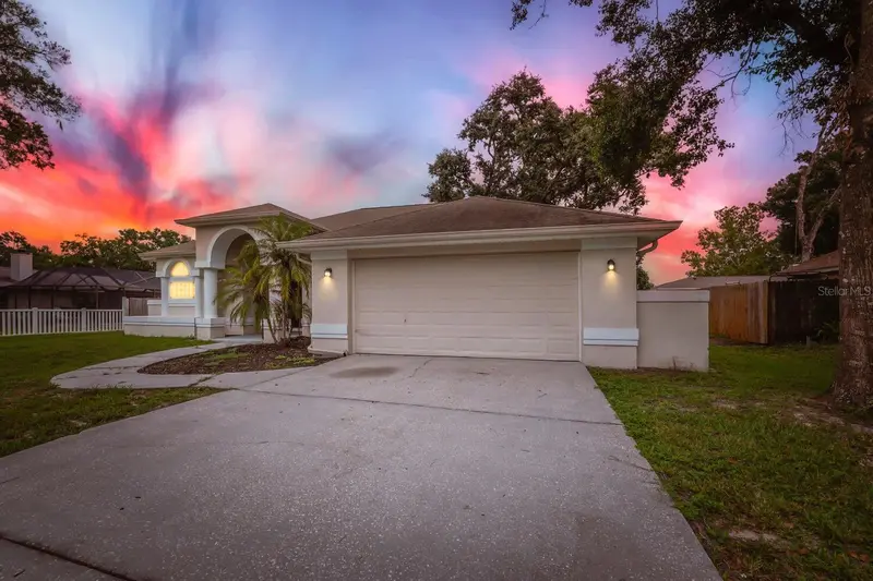 4924 Canterbury Dr, FL