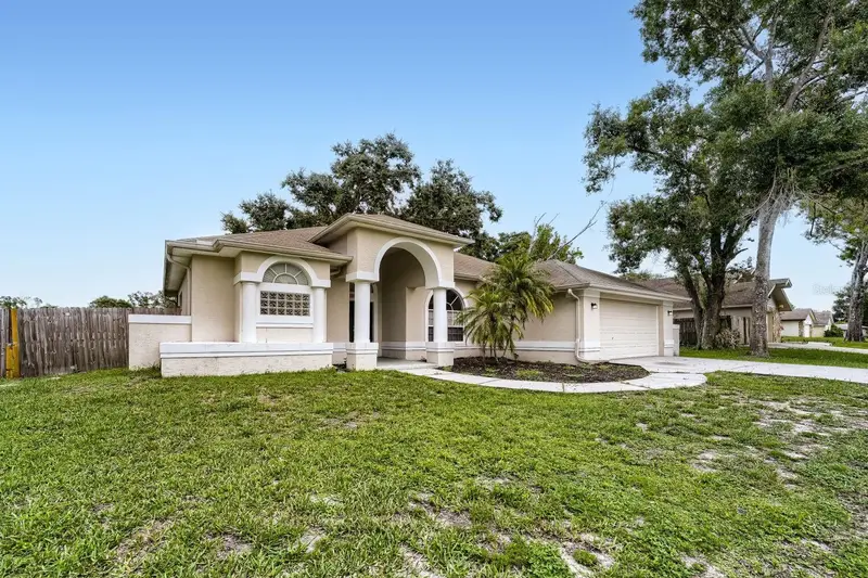 4924 Canterbury Dr, FL