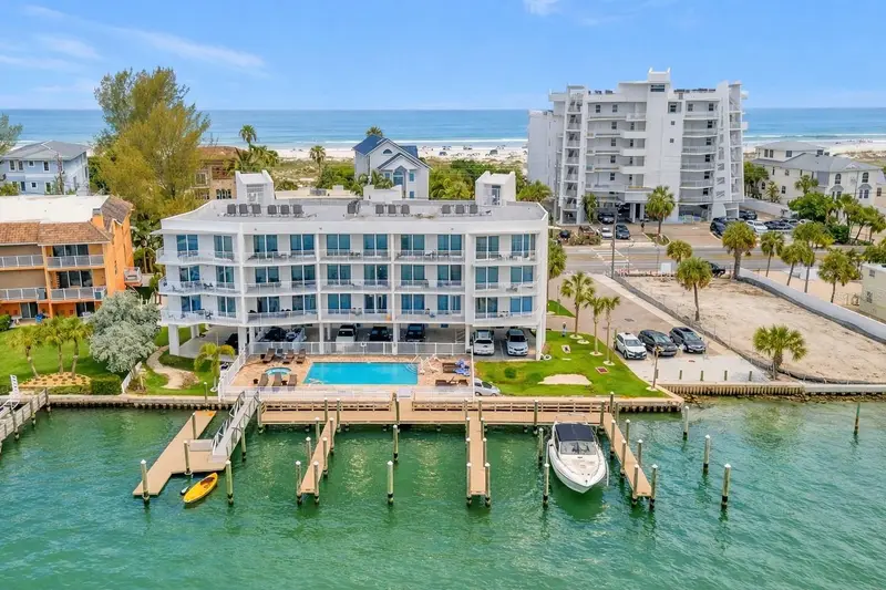 10091 Gulf Blvd #202e, FL