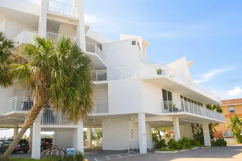 10091 Gulf Blvd #202e, FL