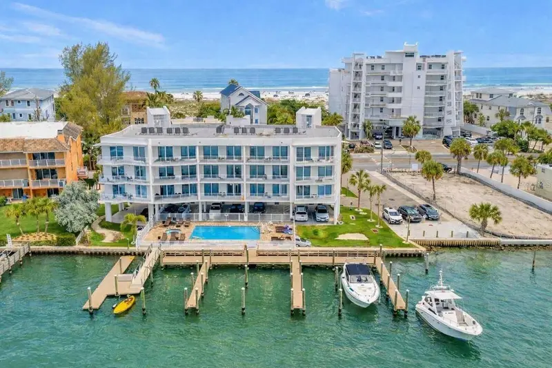 10091 Gulf Blvd #202e, FL