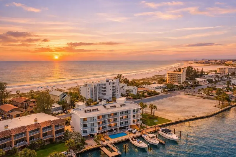 10091 Gulf Blvd #203e, FL