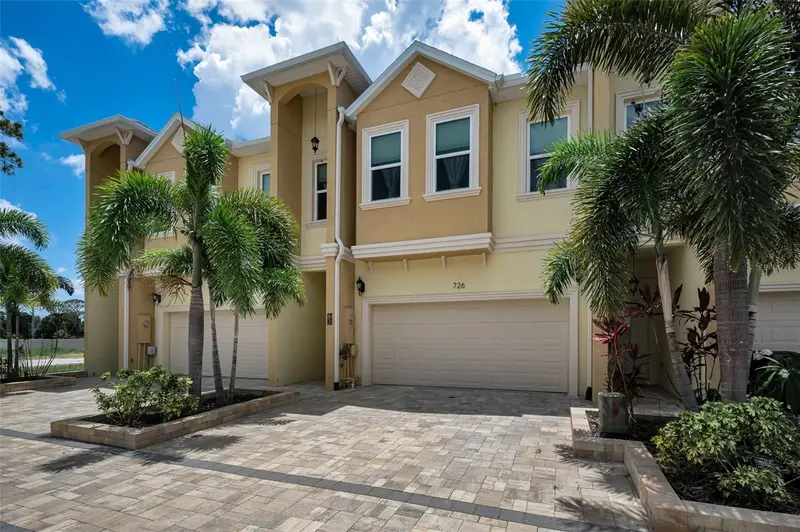 726 Grand Cypress Ln, FL