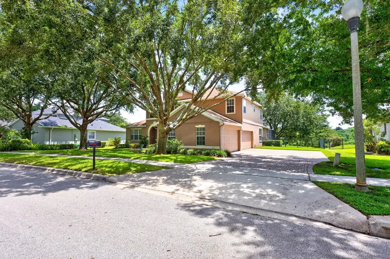 825 Parkside Pointe Blvd, FL