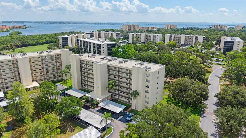 800 Cove Cay Dr #5g, FL