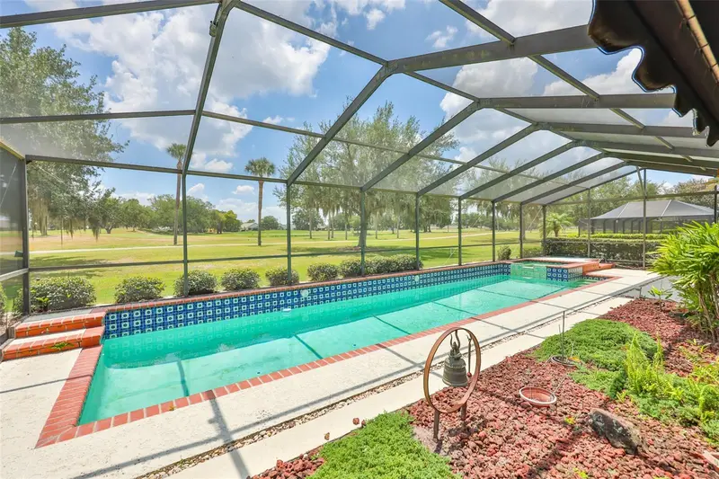 1927 E View Dr, FL