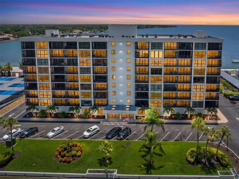 7100 Sunshine Skyway Ln S #704, FL