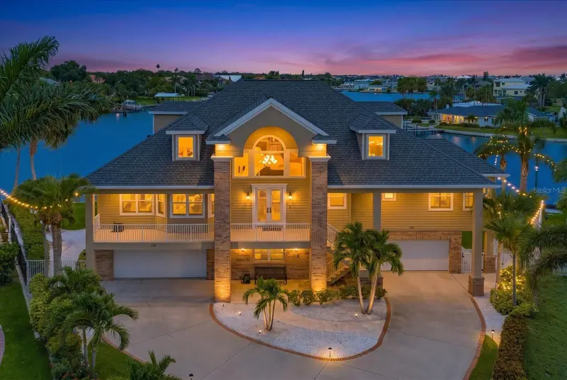 226 Poinciana Ln, FL