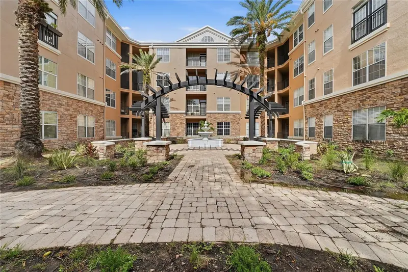 4221 W Spruce St #2203, FL
