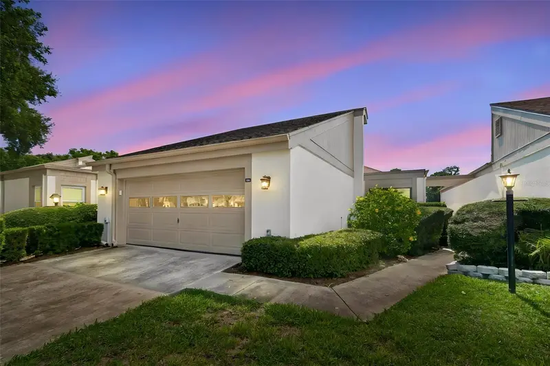 100 Lisa Ln, FL