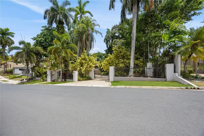 1841 Begonia St, Santa Maria, PR