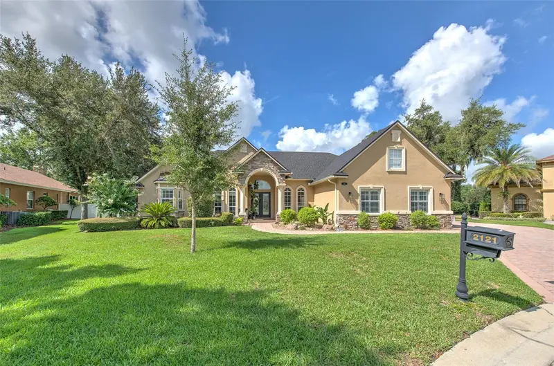 2121 Southern Oaks Ln, FL