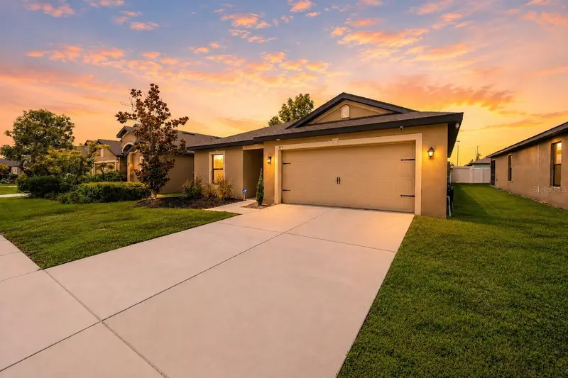 621 Chatham Walk Dr, FL