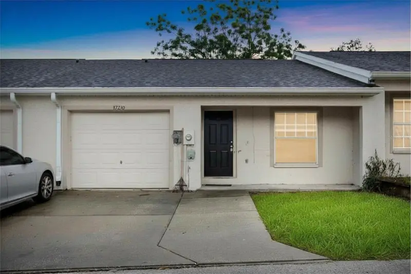37210 Grassy Hill Ln, FL