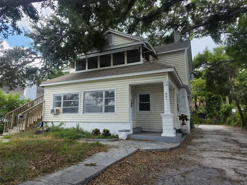 602 W 26th St, FL