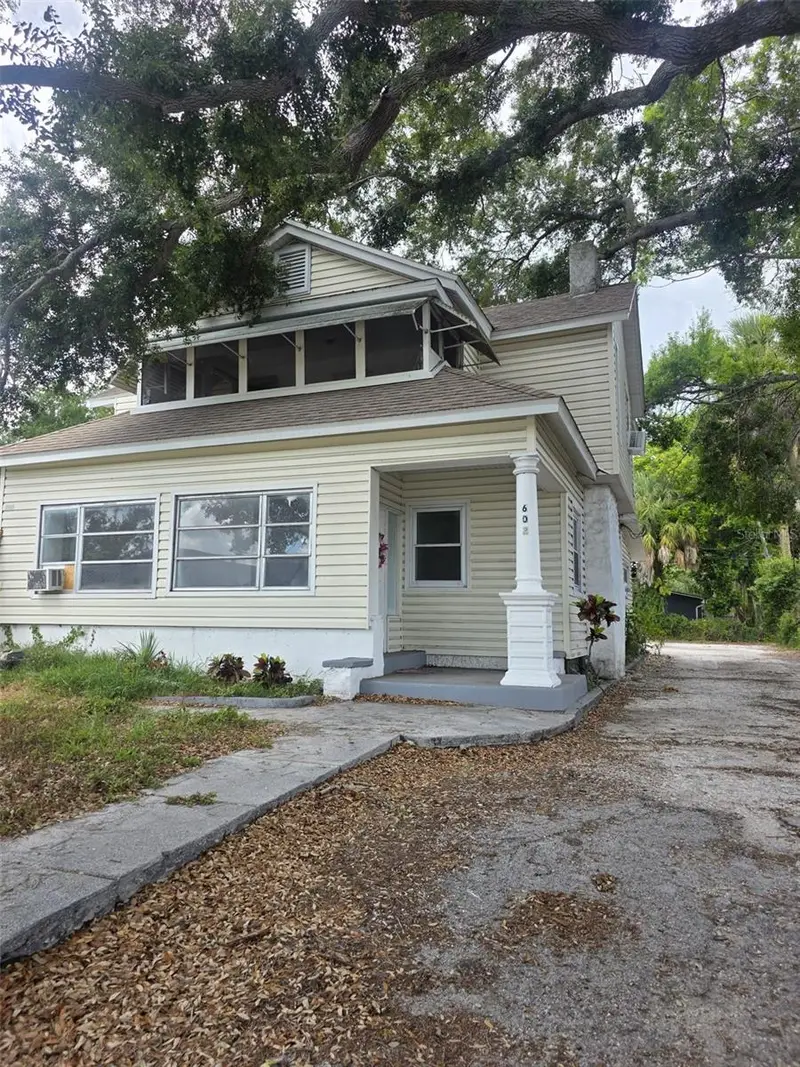 602 W 26th St, FL