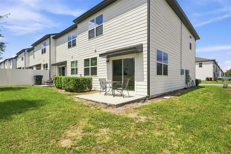 645 Madison Dr, FL