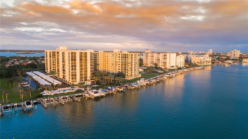 690 Island Way #909, FL