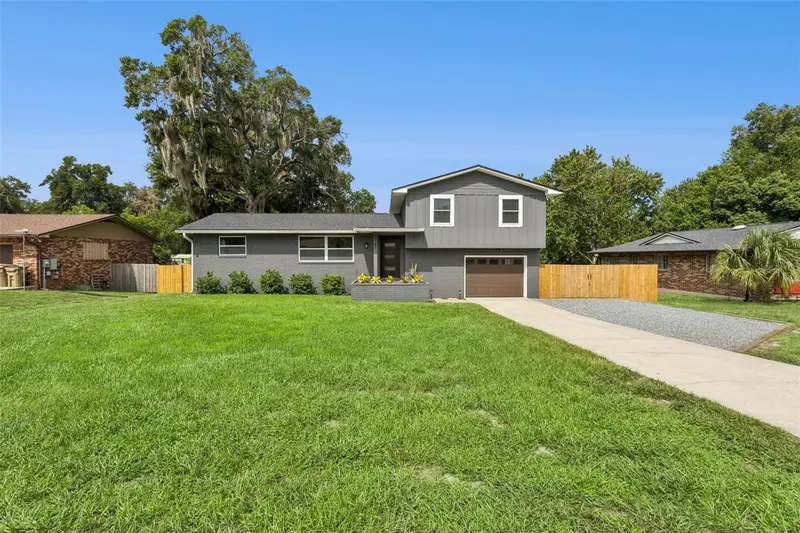 33241 Fairway Rd, FL