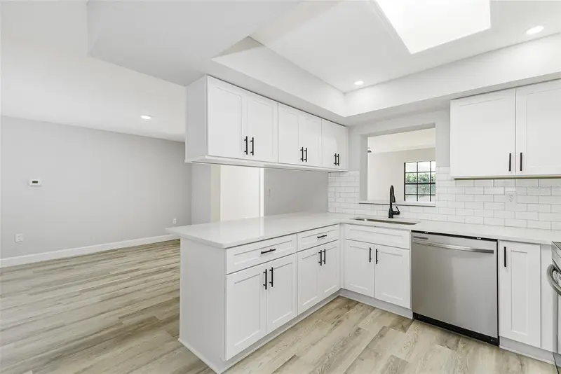 527 Princess Pl, FL