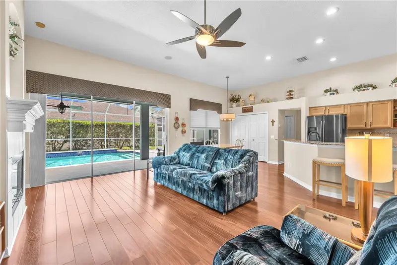 2219 Longmore Cir, FL