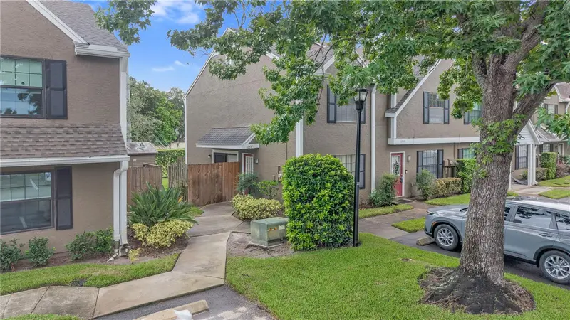 16547 Lake Brigadoon Cir, FL