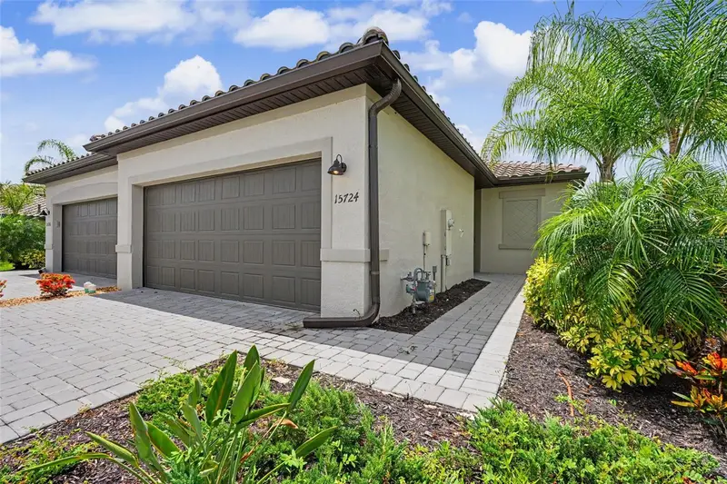 15724 Sunny Day Dr, FL