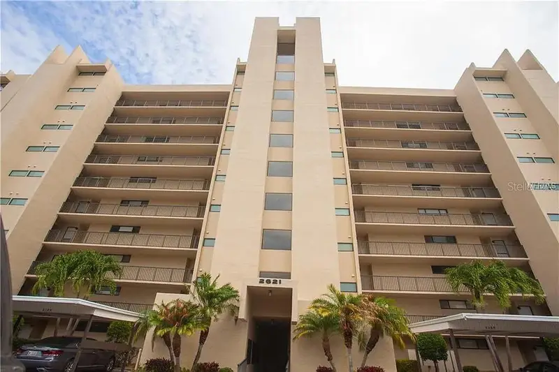 2621 Cove Cay Dr #105, FL