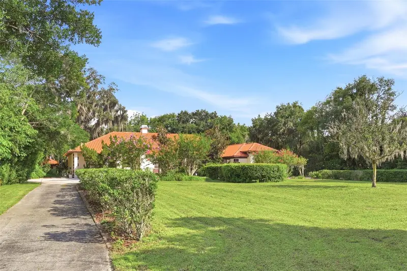 9813 Lake Georgia Dr, FL